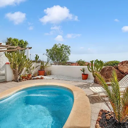 Villa With Sea View And Pool